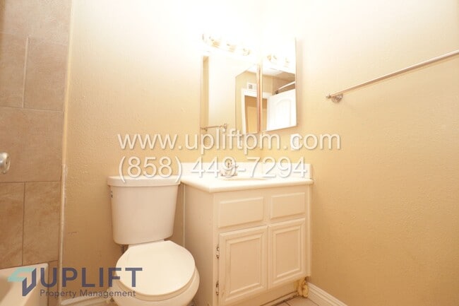 Building Photo - 4 Bedroom 2 Bath Home In Oceanside With Bonus Room ** Move In Special $300 Off First Month's Rent**