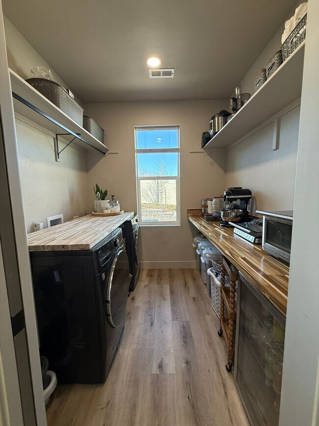 Building Photo - Your Private Oasis Awaits: Spacious 4BR Home with Premium Amenities