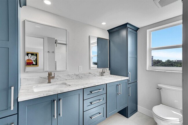 Building Photo - 3051 N Course Dr