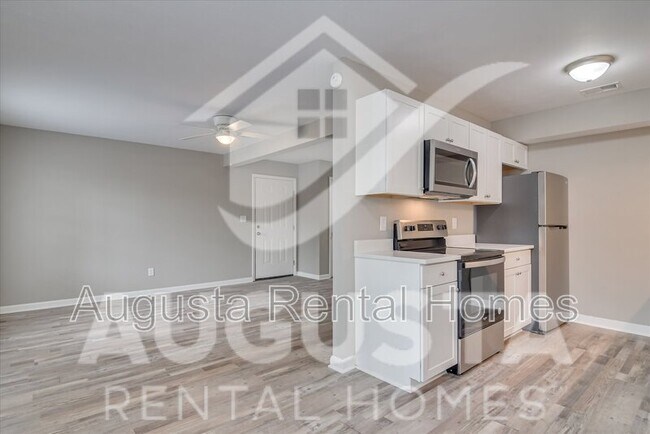 Building Photo - 168 Conifer Dr