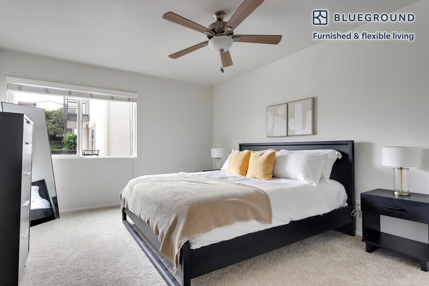 Building Photo - 28130 Peacock Ridge Dr