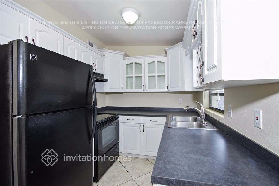Building Photo - 7034 Pender Way