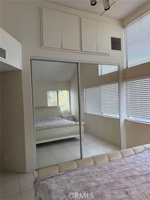 Building Photo - 13096 Le Parc Blvd