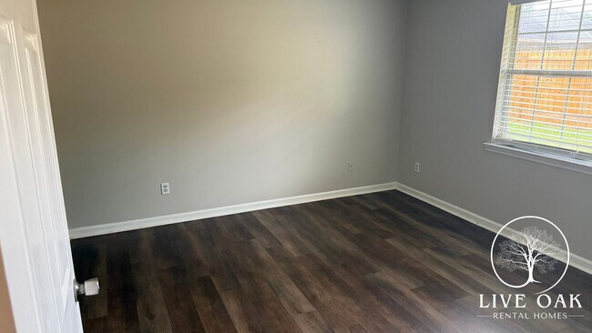 Building Photo - ENJOY A $500 MOVE-IN CREDIT WHEN YOU LEASE TODAY!**