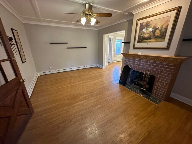 Building Photo - 391 Sycamore St