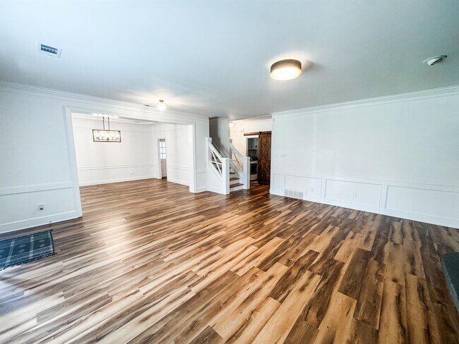 Building Photo - 705 Cotham Dr