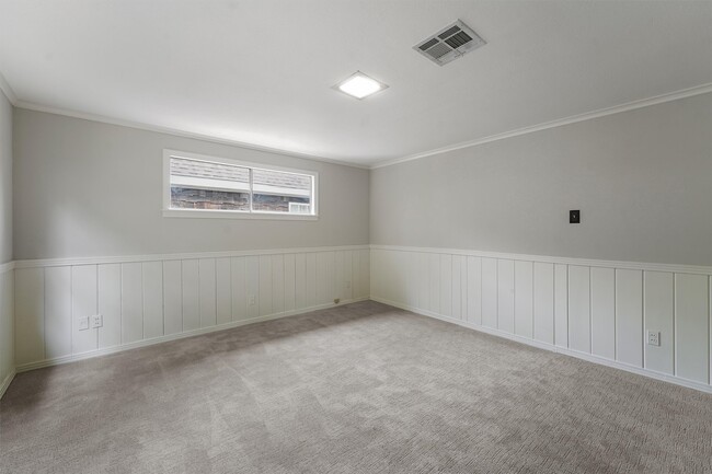 Building Photo - 3126 Wroxton Rd