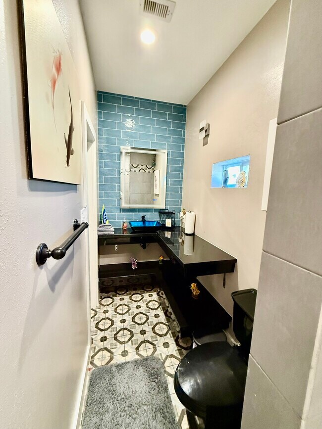 Building Photo - 2312 37th St