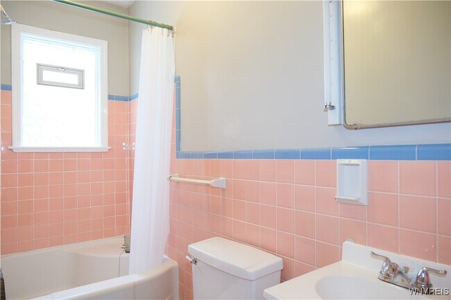 Building Photo - 233 Pennsylvania St