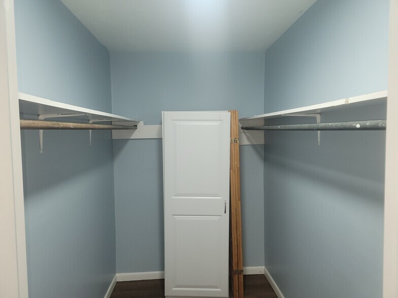 Building Photo - 810 Seymour Rd