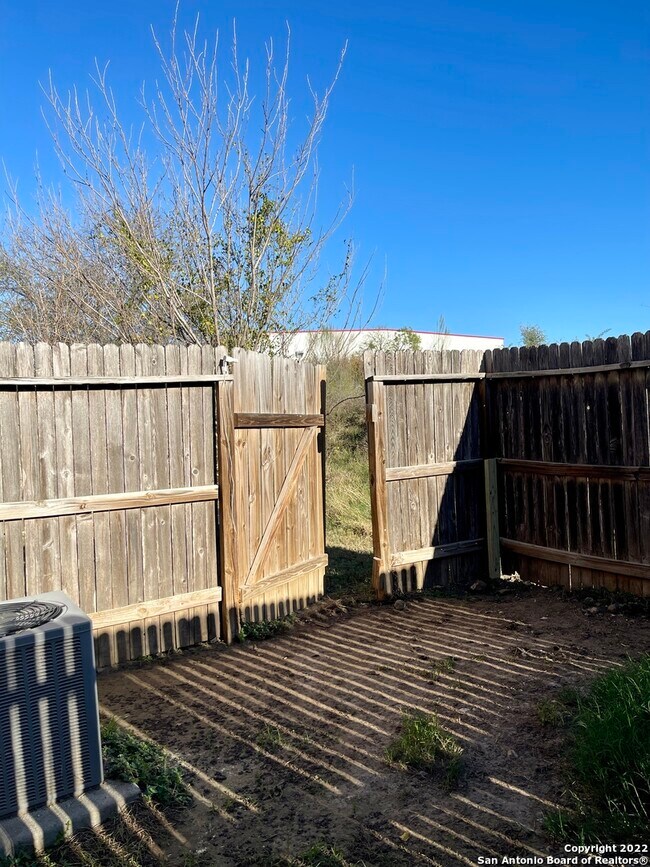 Building Photo - 10714 Mathom Landing