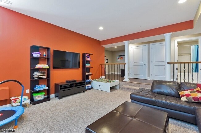 Building Photo - 1B Foley Pl