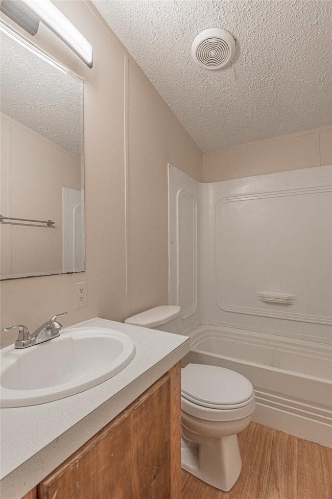 Building Photo - 1323 Avenue E