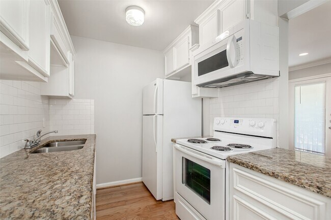 Building Photo - 4931 Junius St