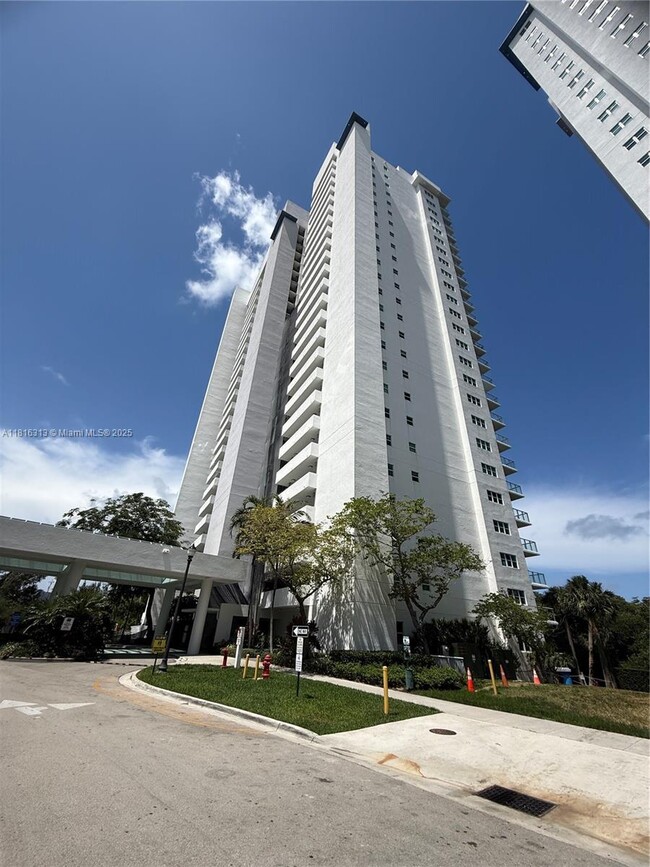 Building Photo - 15051 Royal Oaks Ln