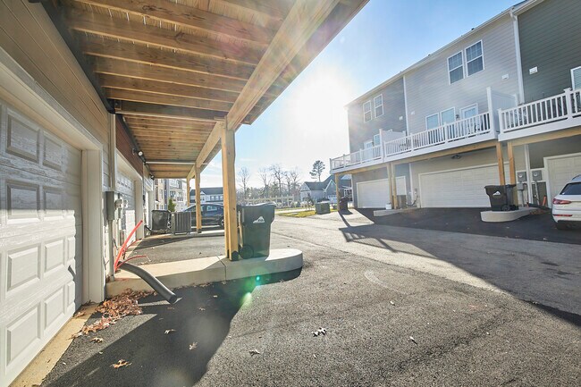 Building Photo - 13868 Randolph Pond Ln