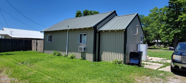 Primary Photo - 232 Hulin St