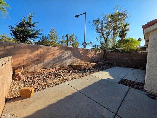 Building Photo - 7645 Rockfield Dr