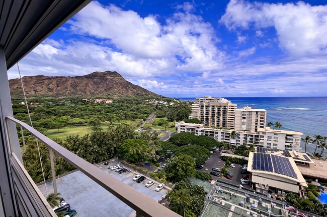 Building Photo - Waikiki Beach Front Condo! 1Bd/1Ba/1Prkg Furnished, W/D, Elec included, & MORE!