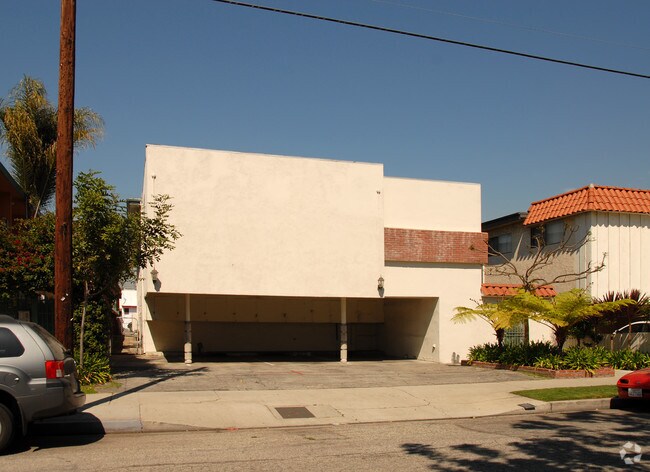 Building Photo - 12111 Pacific Ave