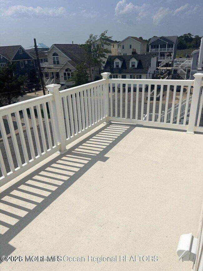 Building Photo - 83 Vanard Dr