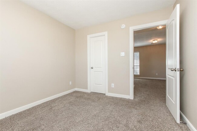 Building Photo - 24006 Lestergate Dr