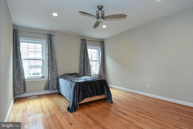 Building Photo - 515 Tobacco Quay