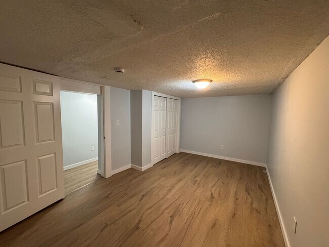 Building Photo - 1429-1431 Knox Ave N