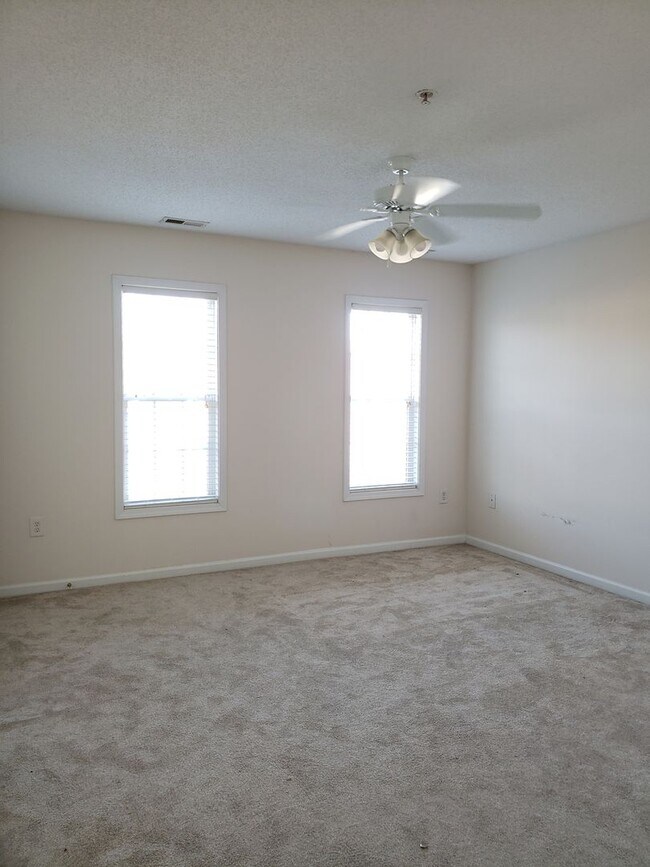 Building Photo - 2 bedroom Townhouse in Mooresville