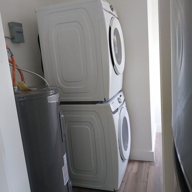 Building Photo - Cottage Style Dollhouse with $300/mo utility allowance!