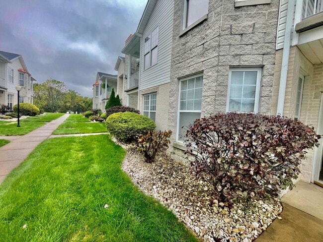 Building Photo - 2 bed 2 bath- Adams Point