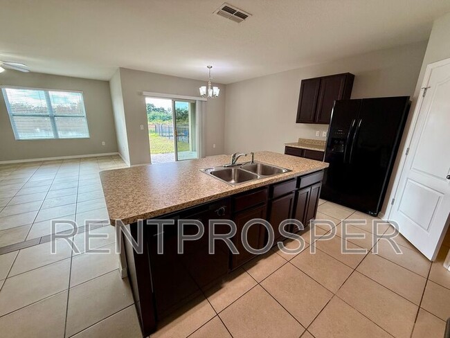 Building Photo - 4222 Roberta Dr