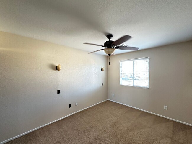 Building Photo - DESERT WILLOWS