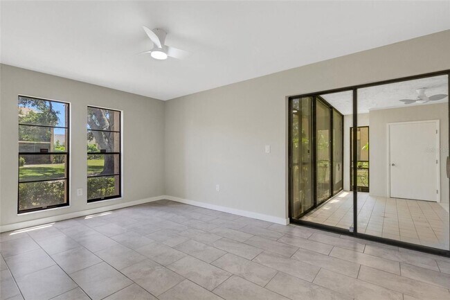 Building Photo - 2 Bed 2 Bath Unfurnished Condo - Sarasota