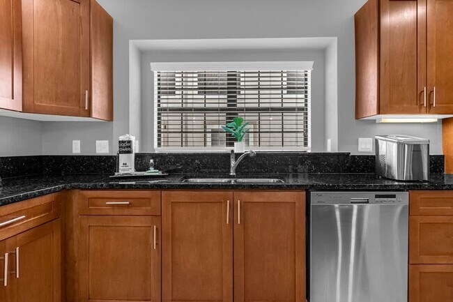 Building Photo - 14590 Damai Ln