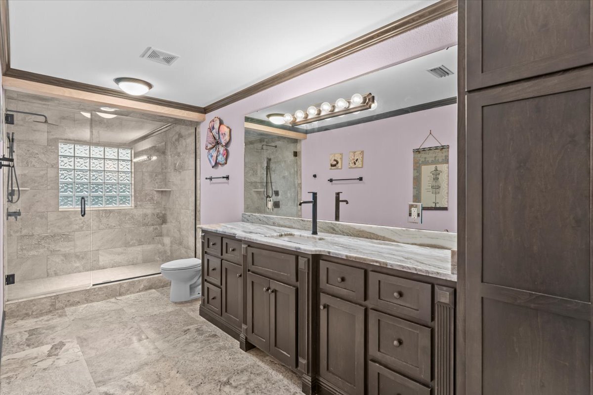 Building Photo - 200 Asphodel Dr