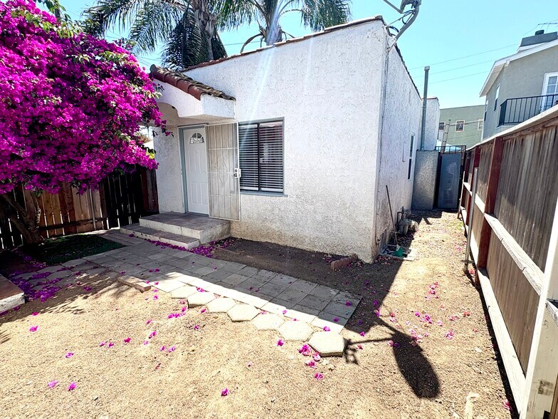 Building Photo - 257 Loma Ave