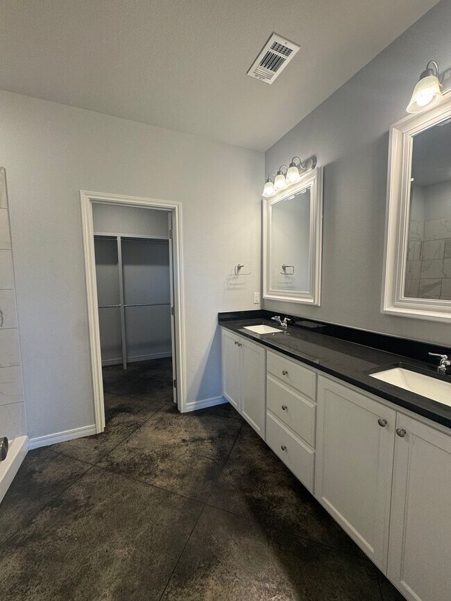 Building Photo - Located in Glendale!!!4bedrooms 2bathrooms 2 car garage NEW Build 2025