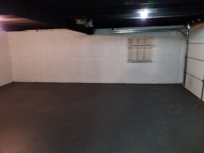 Building Photo - AVAILABLE NOW! Liberty Home 3 Bed 2 Bath 2...