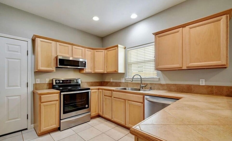 Building Photo - 622 Dartmouth Ave