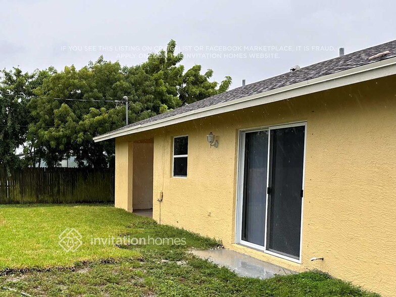 Building Photo - 1672 W Breezy Ln