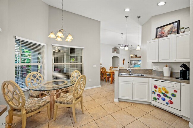 Building Photo - 1831 SE Van Loon Terrace