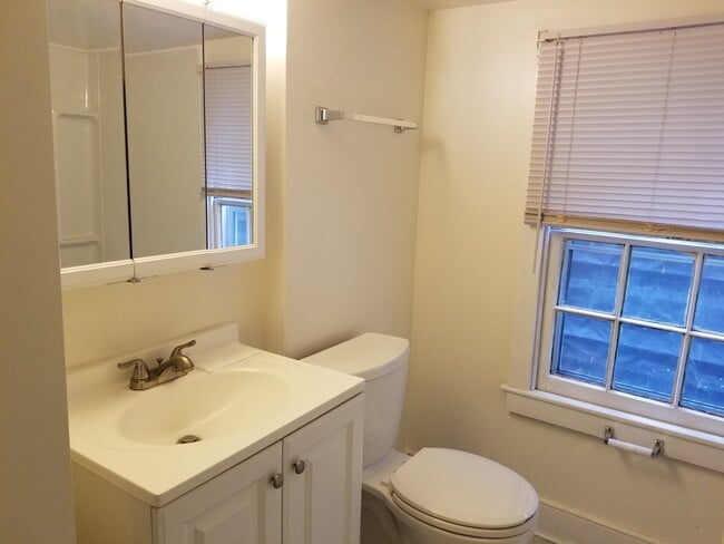 Building Photo - Chesapeake City 2BR/1BA Home for only $120...