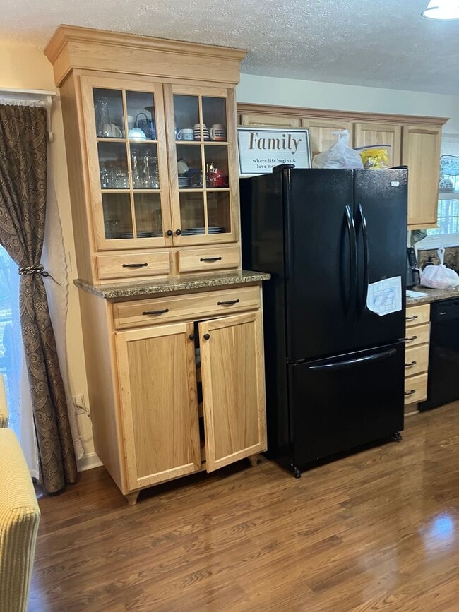 Building Photo - Rambler with full basement