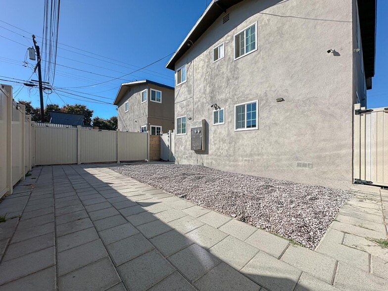 Building Photo - 158 W Del Amo Blvd