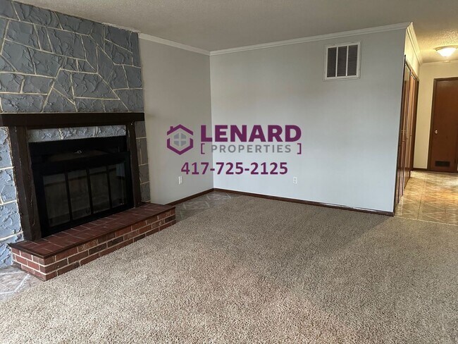Building Photo - Lexington Duplex