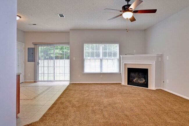 Building Photo - Spacious Duplex in Willow Lakes