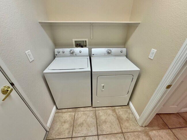 Building Photo - HERE'S THE PERFECT PLACE TO CALL HOME! 3 BEDROOM 2.5 BATHROOM TWO STORY TOWNHOUSE,