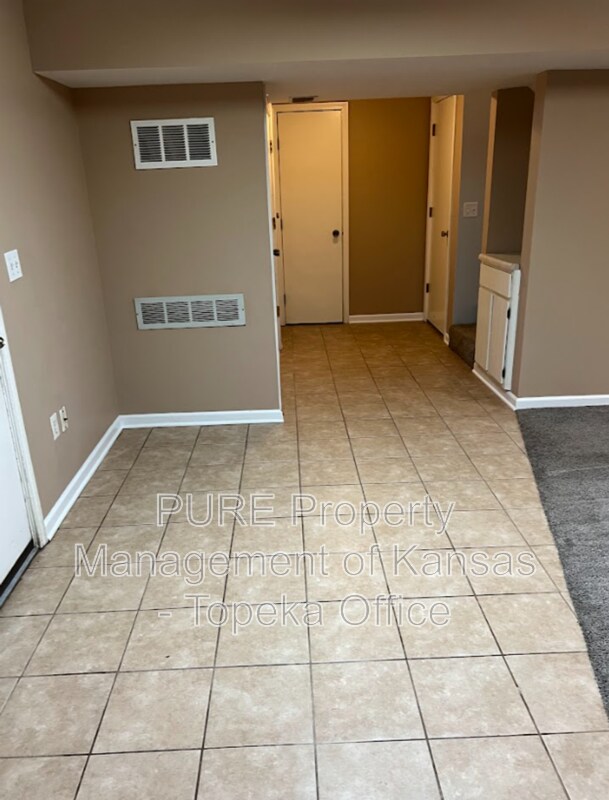 Building Photo - 2013 NW 84th Terrace