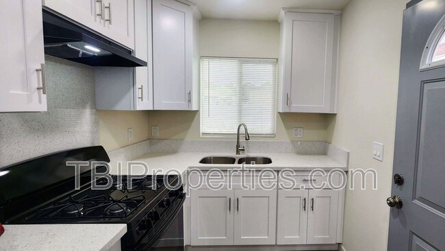 Building Photo - 508 Olive St